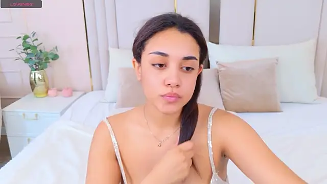 XXX chat uživo modela Luna_Cortier