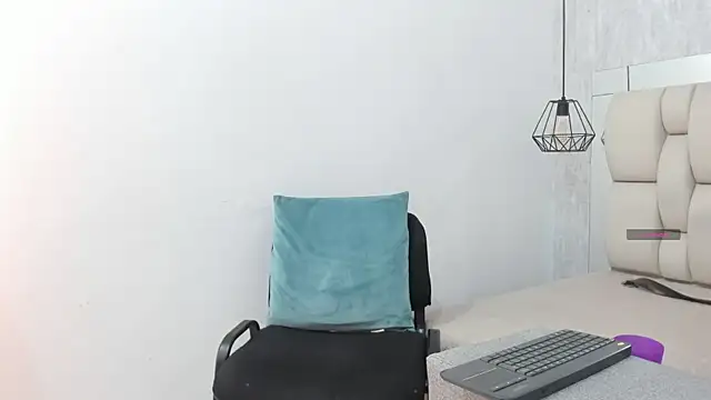 XXX chat uživo modela Bella_adamss_