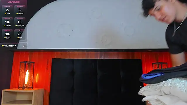 Leo_Savage_ Show Webcam