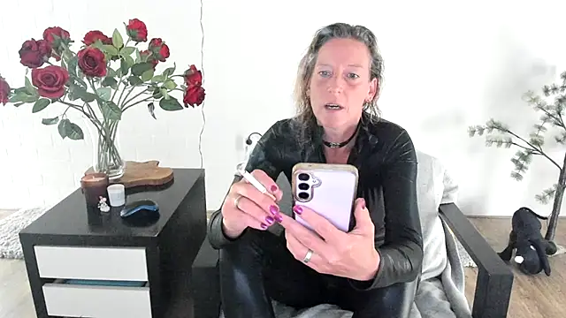 MendiPetite webcam show