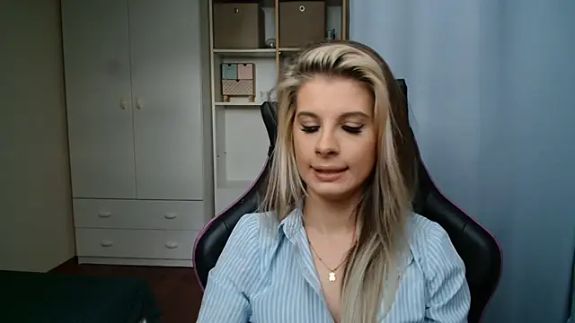 Chat +18 de KristineGlow ao vivo