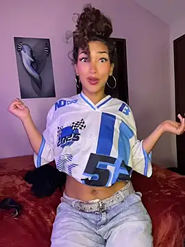 NaughtyLatinaxxx's Webcam Show
