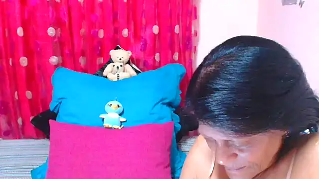 SLUTTYROXY élő XXX-chatje