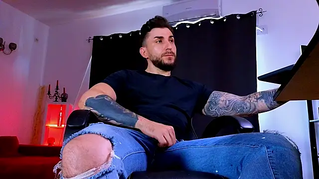 MightyAaron66 Live XXX Chat