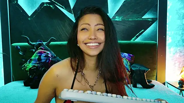 Chat XXX en directo de ElyaQuinn