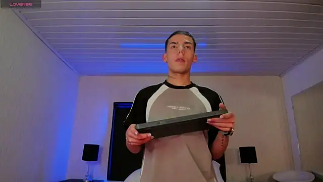Онлайн чат XXX Aron_maxx