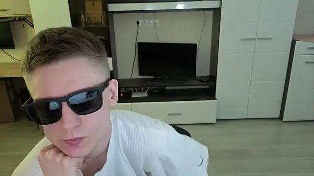 XXX chat uživo modela angryzan