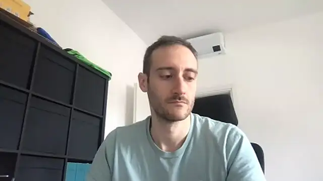LukaShyGuy Pertunjukan Webcam