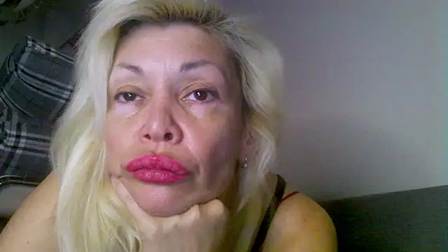 EvaaMina élő XXX-chatje