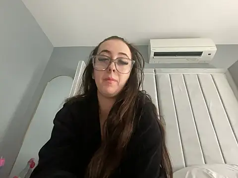 BrunetteBarbieXx_'s Webcam Show