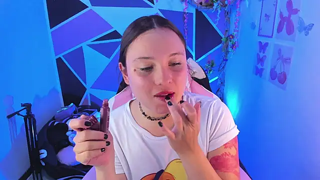 دردشة little_emma0 الجنسية المباشرة