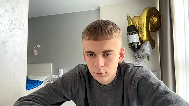 Show modela SoloFury na web-kameri