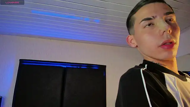 Chatroom XXX en direct de Aron_maxx