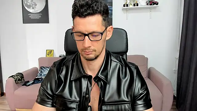 BrutusK08's Live XXX Chat