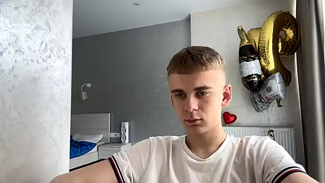 Show modela SoloFury na web-kameri
