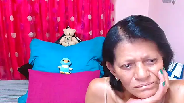 Show de SLUTTYROXY na webcam