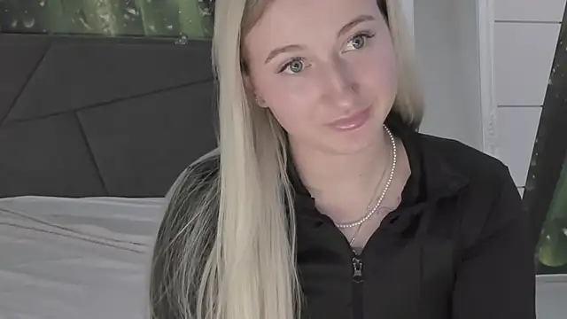 XXX chat uživo modela HollyTailors