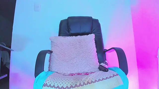 naty_hot4uu élő XXX-chatje