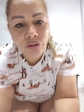 Chat +18 de SluttyMilf79 ao vivo
