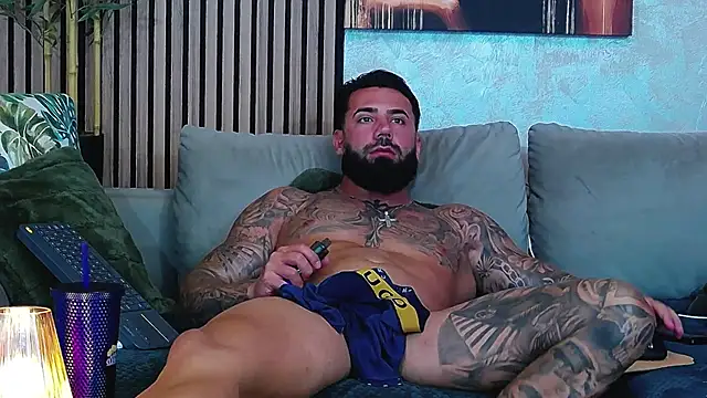 Chat +18 de masterkingofmusclee ao vivo