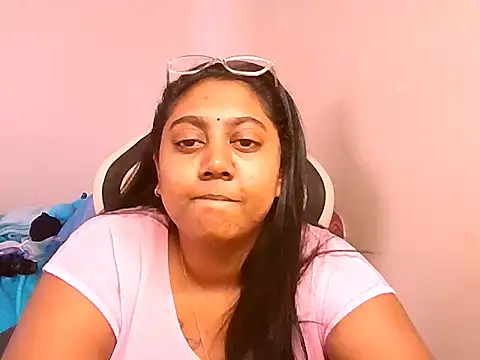 Indian_Ruby99 Adlı Modelin Canlı XXX Sohbeti