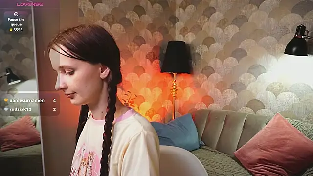 AliciaCore élő XXX-chatje