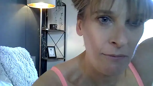 hannyj80's Live XXX Chat