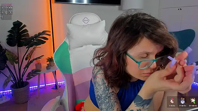Chat +18 de Ariell_Mini ao vivo