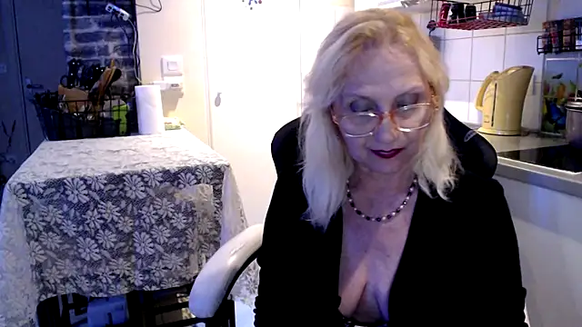 Ala-N-Dala live XXX chat