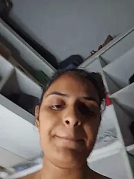 DirtySnowball69 Adlı Modelin Canlı XXX Sohbeti