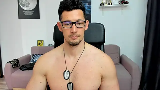 BrutusK08's Live XXX Chat