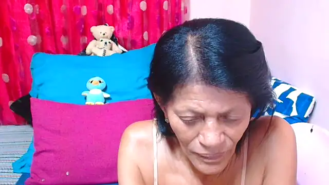 SLUTTYROXY élő XXX-chatje