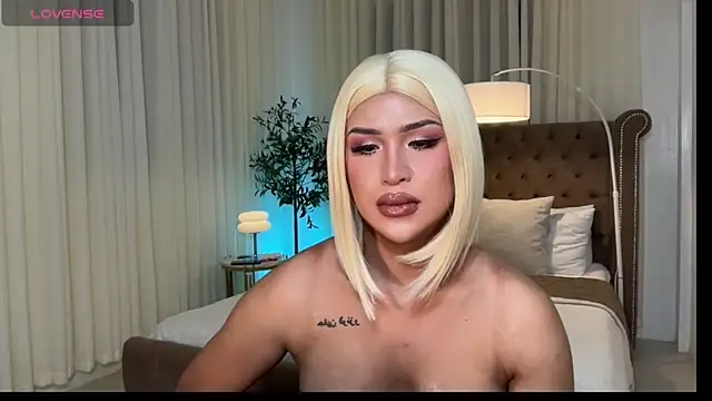 Онлайн чат XXX Your_Majesty_Tyra