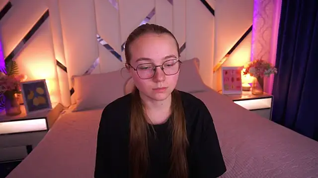 ArrinaWairr's Webcam Show