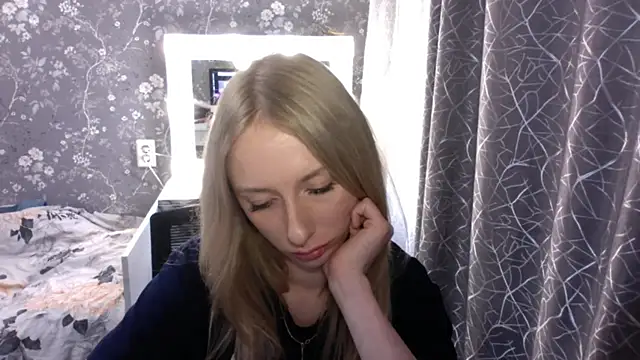 AliceTwinkle's Webcam Show