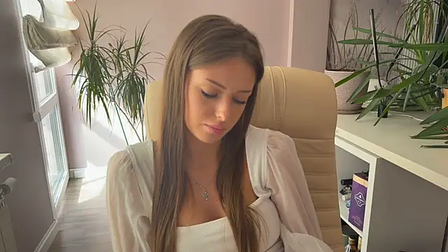 MonaBlisss' Live XXX Chat