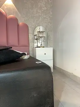 Kristy1_ Adlı Modelin Canlı XXX Sohbeti