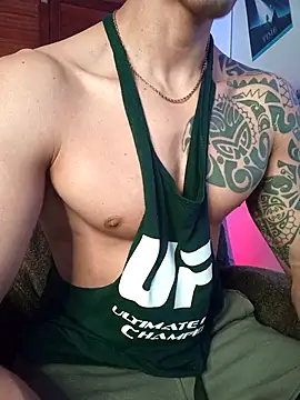 Joylopez_fit: διαδικτυακό σόου στην κάμερα