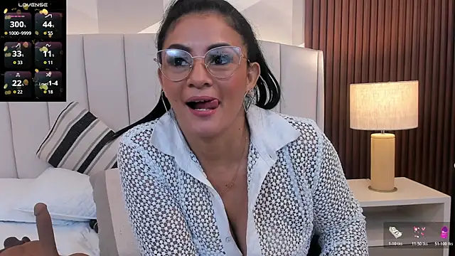 Mommy_Naughty's Webcam Show