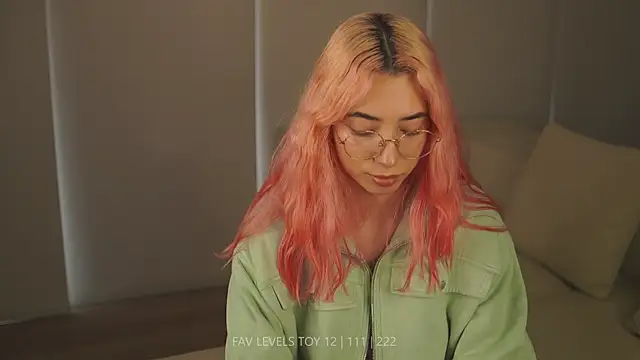 dearnina_ élő XXX-chatje