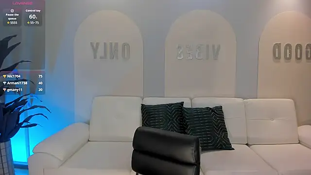 ValeriaRoldanX élő XXX-chatje