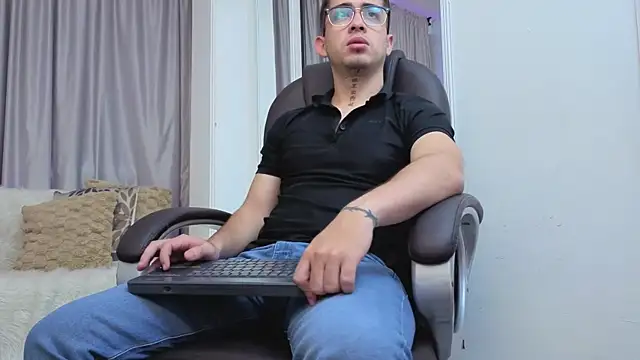 دردشة Tommas_Jhonson الجنسية المباشرة
