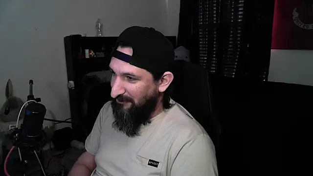 DevilPup75_ Show in webcam