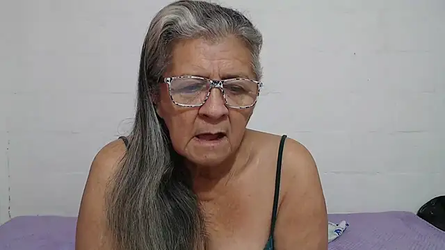 candy_mature_: διαδικτυακό σόου στην κάμερα