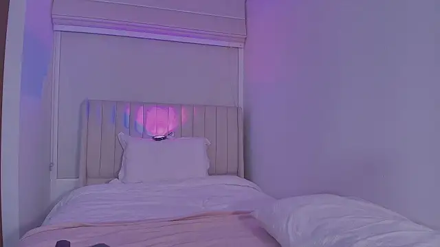 ArianaReynoldss Live XXX Chat