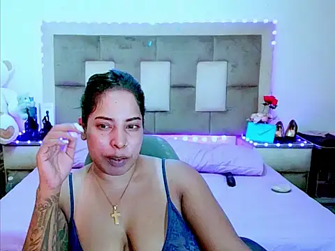 indiantopaz694u's Live XXX Chat