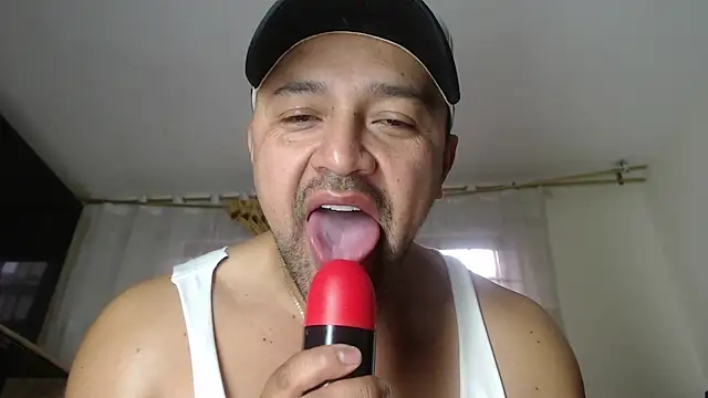 Show modela AlejoMoretti na web-kameri