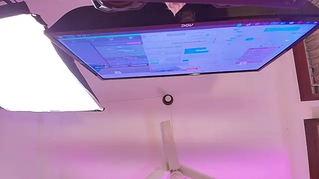 ValkaVega 现场XXX聊天