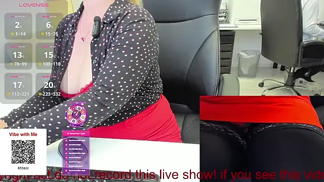 squirt_milf_viktoria webkamerás műsora