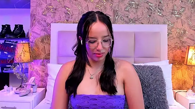 ValkyriaSteel's Live XXX Chat